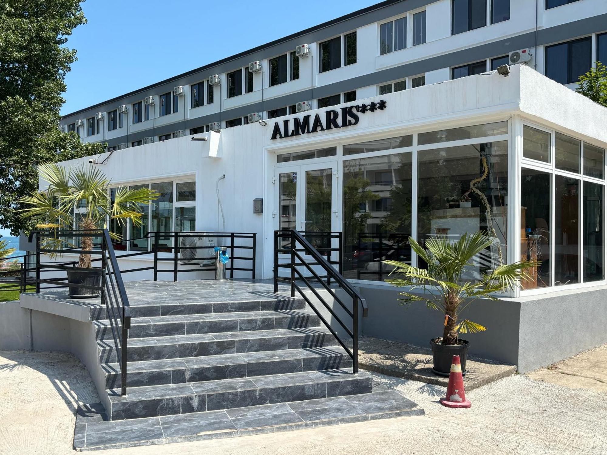 Almaris 酒店